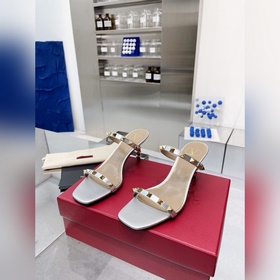 Новая летняя коллекция Valentino. Последние модели сандалий Valen