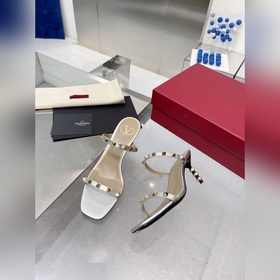Новая летняя коллекция Valentino. Последние модели сандалий Valen