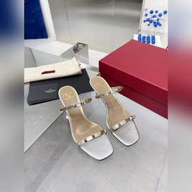 Новая летняя коллекция Valentino. Последние модели сандалий Valen
