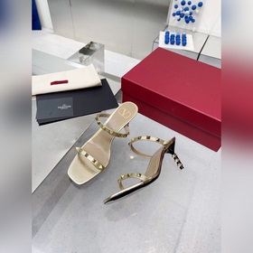 Новая летняя коллекция Valentino. Последние модели сандалий Valen