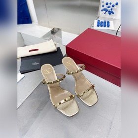 Новая летняя коллекция Valentino. Последние модели сандалий Valen
