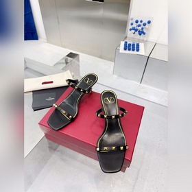 Новая летняя коллекция Valentino. Последние модели сандалий Valen