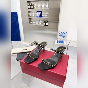 Новая летняя коллекция Valentino. Последние модели сандалий Valen