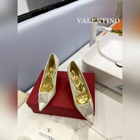 Valentino  Новейшие туфли Элегантный стиль, создающий неповторим