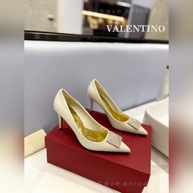 Valentino  Новейшие туфли Элегантный стиль, создающий неповторим
