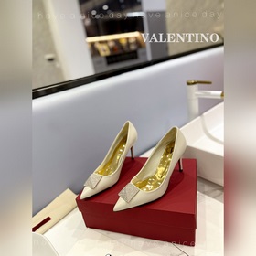 Valentino  Новейшие туфли Элегантный стиль, создающий неповторим