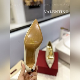 Valentino  Новейшие туфли Элегантный стиль, создающий неповторим