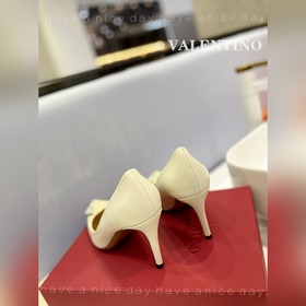 Valentino  Новейшие туфли Элегантный стиль, создающий неповторим