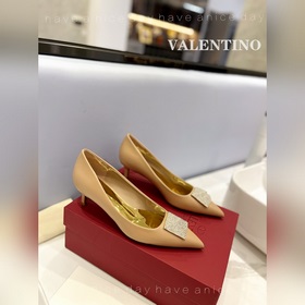 / Valentino  Новейшие туфли Элегантный стиль, создающий неповтор