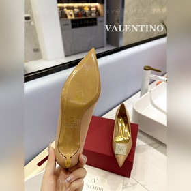 / Valentino  Новейшие туфли Элегантный стиль, создающий неповтор