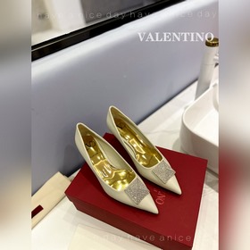 / Valentino  Новейшие туфли Элегантный стиль, создающий неповтор