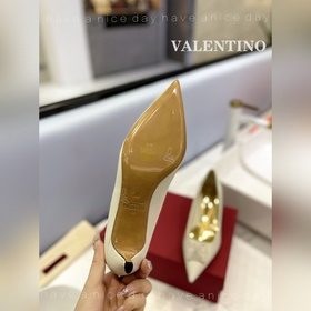 / Valentino  Новейшие туфли Элегантный стиль, создающий неповтор