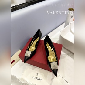/ Valentino  Новейшие туфли Элегантный стиль, создающий неповтор