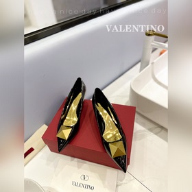 / Valentino  Новейшие туфли Элегантный стиль, создающий неповтор