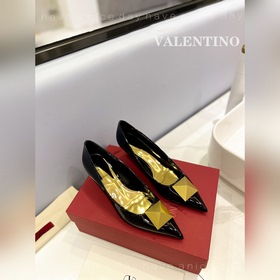 / Valentino  Новейшие туфли Элегантный стиль, создающий неповтор