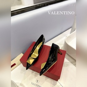 / Valentino  Новейшие туфли Элегантный стиль, создающий неповтор