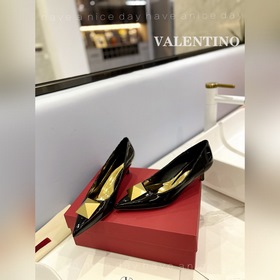 / Valentino  Новейшие туфли Элегантный стиль, создающий неповтор