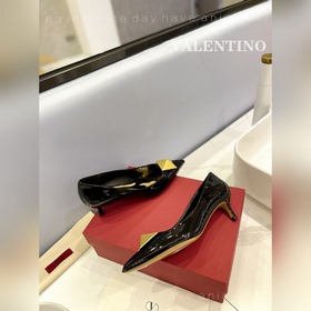 / Valentino  Новейшие туфли Элегантный стиль, создающий неповтор