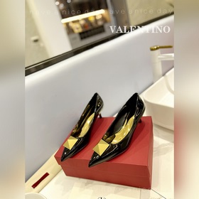 / Valentino  Новейшие туфли Элегантный стиль, создающий неповтор