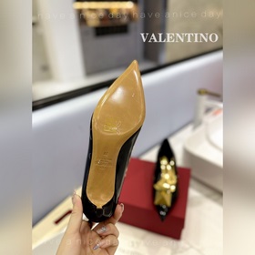 / Valentino  Новейшие туфли Элегантный стиль, создающий неповтор
