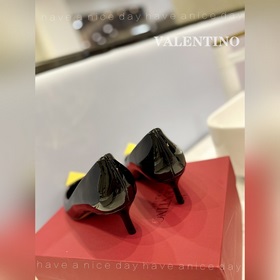 / Valentino  Новейшие туфли Элегантный стиль, создающий неповтор