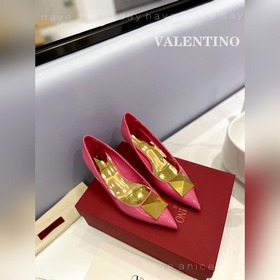 / Valentino  Новейшие туфли Элегантный стиль, создающий неповтор