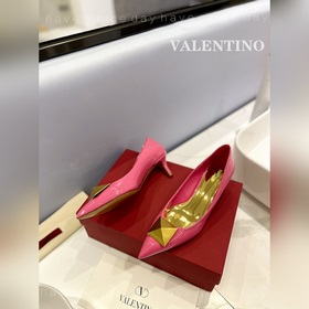/ Valentino  Новейшие туфли Элегантный стиль, создающий неповтор