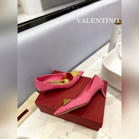 / Valentino  Новейшие туфли Элегантный стиль, создающий неповтор