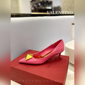 / Valentino  Новейшие туфли Элегантный стиль, создающий неповтор