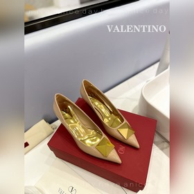 / Valentino  Новейшие туфли Элегантный стиль, создающий неповтор