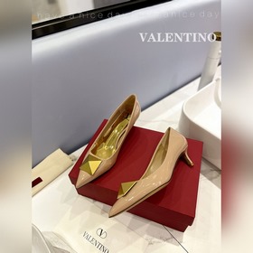 / Valentino  Новейшие туфли Элегантный стиль, создающий неповтор