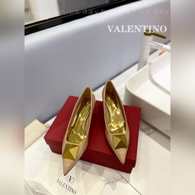 / Valentino  Новейшие туфли Элегантный стиль, создающий неповтор