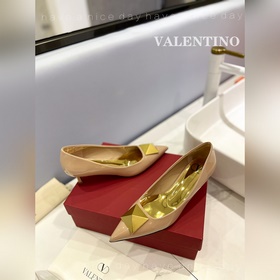 / Valentino  Новейшие туфли Элегантный стиль, создающий неповтор