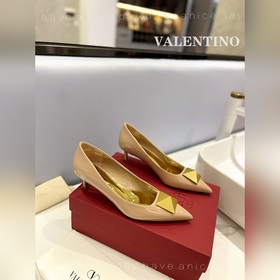 / Valentino  Новейшие туфли Элегантный стиль, создающий неповтор
