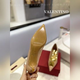 / Valentino  Новейшие туфли Элегантный стиль, создающий неповтор