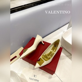/ Valentino  Новейшие туфли Элегантный стиль, создающий неповтор