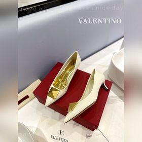 / Valentino  Новейшие туфли Элегантный стиль, создающий неповтор