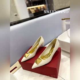 / Valentino  Новейшие туфли Элегантный стиль, создающий неповтор