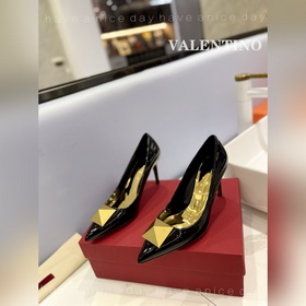 / Valentino  Новейшие туфли Элегантный стиль, создающий неповтор