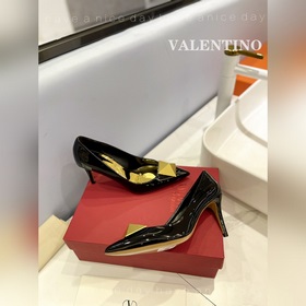 / Valentino  Новейшие туфли Элегантный стиль, создающий неповтор