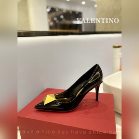 / Valentino  Новейшие туфли Элегантный стиль, создающий неповтор