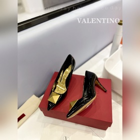 / Valentino  Новейшие туфли Элегантный стиль, создающий неповтор