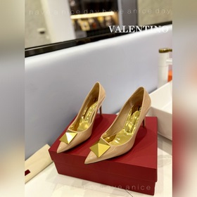 / Valentino  Новейшие туфли Элегантный стиль, создающий неповтор