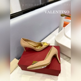 / Valentino  Новейшие туфли Элегантный стиль, создающий неповтор