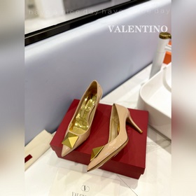/ Valentino  Новейшие туфли Элегантный стиль, создающий неповтор