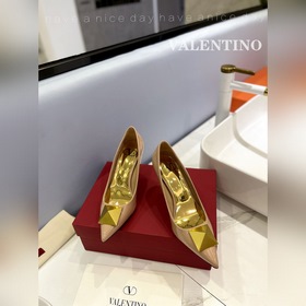 / Valentino  Новейшие туфли Элегантный стиль, создающий неповтор
