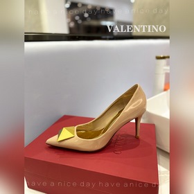 / Valentino  Новейшие туфли Элегантный стиль, создающий неповтор