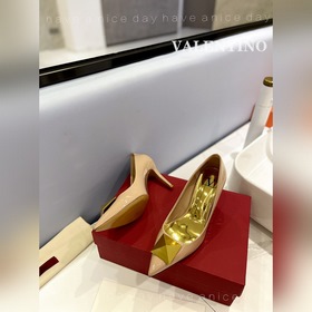 / Valentino  Новейшие туфли Элегантный стиль, создающий неповтор