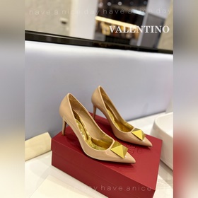 / Valentino  Новейшие туфли Элегантный стиль, создающий неповтор
