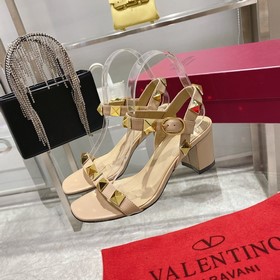 【Valen*tino】 Новая модель сандалий Valentino с заклепками, высоча